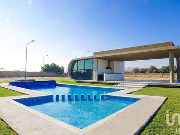 eje juan pablo II, puerta nueva venta de terreno residencial con alberca y terraza