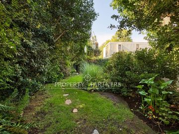 CASA FAMILIAR CON MARAVILLOSO JARDIN SECTOR CLUB DE POLO
