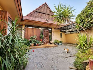 CASA FAMILIAR CON MARAVILLOSO JARDIN SECTOR CLUB DE POLO