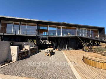 Pichilemu, Casa con Despejada vista al mar en el Pangal