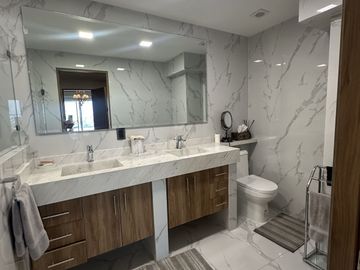 OPORTUNIDAD, AMPLIO DEPARTAMENTO EN VENTA CON VISTA AL LAGO, JURIQUILLA