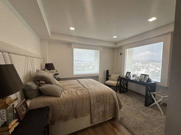 OPORTUNIDAD, AMPLIO DEPARTAMENTO EN VENTA CON VISTA AL LAGO, JURIQUILLA