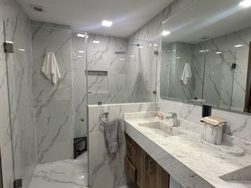 OPORTUNIDAD, AMPLIO DEPARTAMENTO EN VENTA CON VISTA AL LAGO, JURIQUILLA