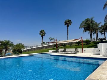 OPORTUNIDAD, AMPLIO DEPARTAMENTO EN VENTA CON VISTA AL LAGO, JURIQUILLA