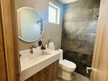 OPORTUNIDAD, AMPLIO DEPARTAMENTO EN VENTA CON VISTA AL LAGO, JURIQUILLA