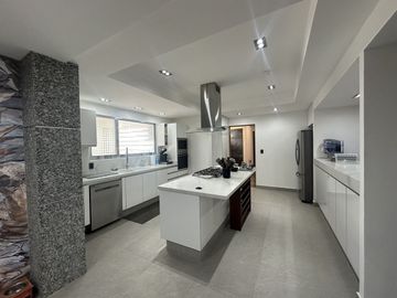 OPORTUNIDAD, AMPLIO DEPARTAMENTO EN VENTA CON VISTA AL LAGO, JURIQUILLA