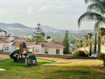 OPORTUNIDAD, AMPLIO DEPARTAMENTO EN VENTA CON VISTA AL LAGO, JURIQUILLA