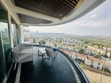 OPORTUNIDAD, AMPLIO DEPARTAMENTO EN VENTA CON VISTA AL LAGO, JURIQUILLA