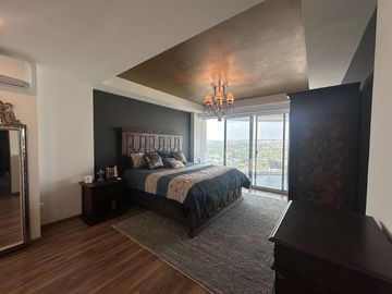 OPORTUNIDAD, AMPLIO DEPARTAMENTO EN VENTA CON VISTA AL LAGO, JURIQUILLA