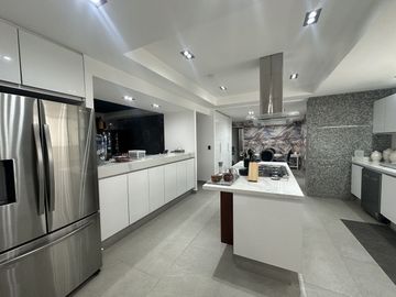 OPORTUNIDAD, AMPLIO DEPARTAMENTO EN VENTA CON VISTA AL LAGO, JURIQUILLA