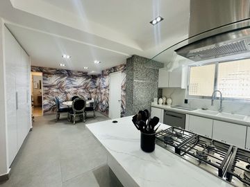 OPORTUNIDAD, AMPLIO DEPARTAMENTO EN VENTA CON VISTA AL LAGO, JURIQUILLA