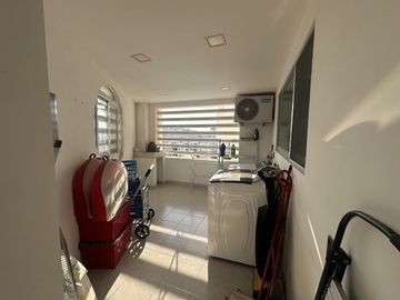 OPORTUNIDAD, AMPLIO DEPARTAMENTO EN VENTA CON VISTA AL LAGO, JURIQUILLA