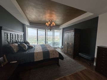 OPORTUNIDAD, AMPLIO DEPARTAMENTO EN VENTA CON VISTA AL LAGO, JURIQUILLA