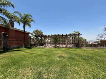 Casa en Venta al Sur en el Palomar Vista  Panorámica