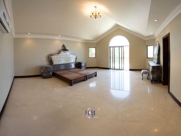 Casa en Venta al Sur en el Palomar Vista  Panorámica