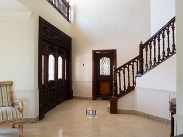 Casa en Venta al Sur en el Palomar Vista  Panorámica