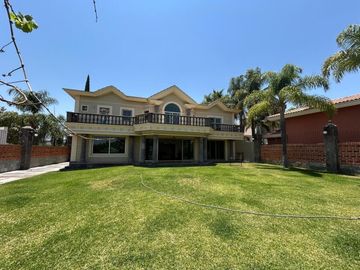 Casa en Venta al Sur en el Palomar Vista  Panorámica
