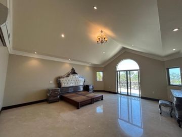 Casa en Venta al Sur en el Palomar Vista  Panorámica