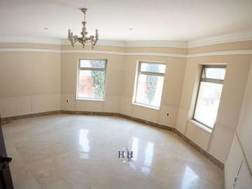 Casa en Venta al Sur en el Palomar Vista  Panorámica