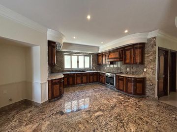 Casa en Venta al Sur en el Palomar Vista  Panorámica
