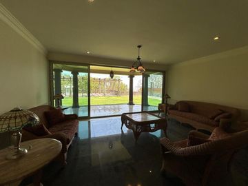 Casa en Venta al Sur en el Palomar Vista  Panorámica