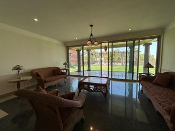 Casa en Venta al Sur en el Palomar Vista  Panorámica
