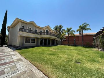Casa en Venta al Sur en el Palomar Vista  Panorámica
