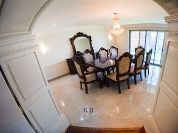 Casa en Venta al Sur en el Palomar Vista  Panorámica