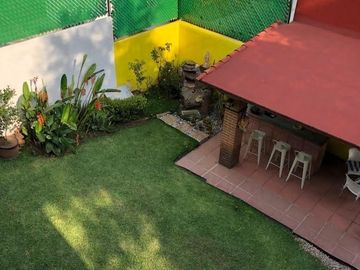 ¡Tu oasis privado con alberca y jardín en exclusiva privada!