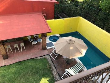 ¡Tu oasis privado con alberca y jardín en exclusiva privada!