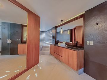 Casa de Lujo en Venta en Lomas del Valle Zapopan