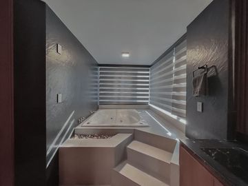Casa de Lujo en Venta en Lomas del Valle Zapopan