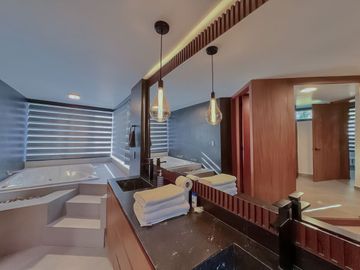 Casa de Lujo en Venta en Lomas del Valle Zapopan
