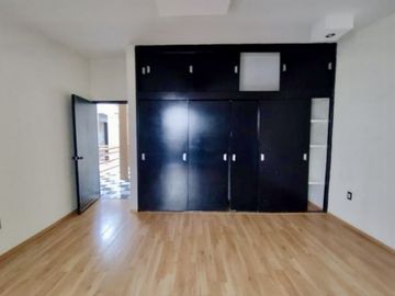 Gran casa con amenidades