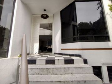 Gran casa con amenidades