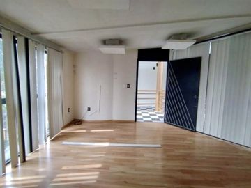 Gran casa con amenidades