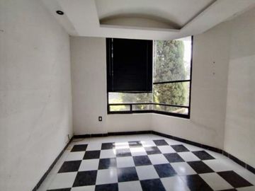 Gran casa con amenidades