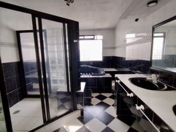 Gran casa con amenidades