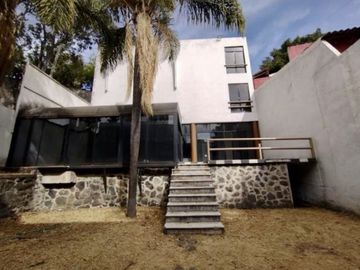 Gran casa con amenidades