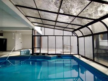 Gran casa con amenidades