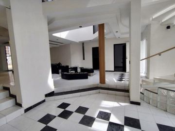 Gran casa con amenidades