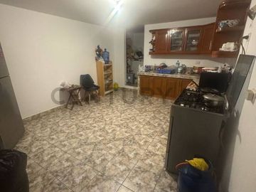 Hermosa Casa Tres pisos en Punta Hermosa con vista al mar en primera fila