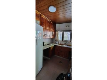 Chalet zona Iglesia. 3 dorm + dependencia. A 350 mts del mar