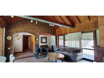 Chalet zona Iglesia. 3 dorm + dependencia. A 350 mts del mar