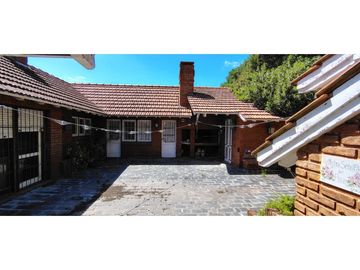 Chalet zona Iglesia. 3 dorm + dependencia. A 350 mts del mar
