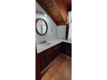 Chalet zona Iglesia. 3 dorm + dependencia. A 350 mts del mar