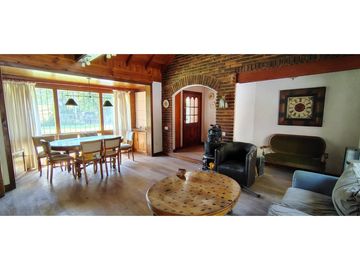 Chalet zona Iglesia. 3 dorm + dependencia. A 350 mts del mar