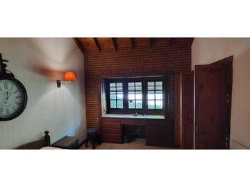 Chalet zona Iglesia. 3 dorm + dependencia. A 350 mts del mar