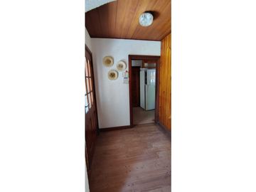 Chalet zona Iglesia. 3 dorm + dependencia. A 350 mts del mar