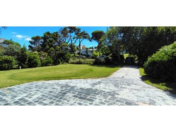 Chalet zona Iglesia. 3 dorm + dependencia. A 350 mts del mar